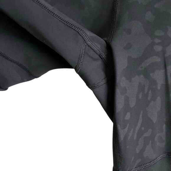 Lululemon Mesh With Me Crop Size 4 Animal Swirl Embossed Black Camo - Picture 11 of 13